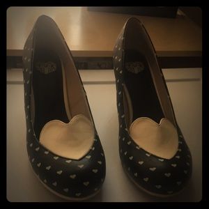 T.U.K. Black & Cream All Over Heart Retro Pump